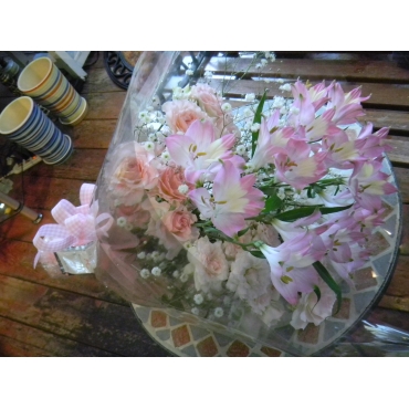花キューピット加盟店 店舗名：花の店　フルールホリ
フラワーギフト商品番号：900058
商品名：春色の花束