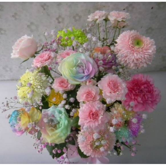 淡いピンク色メインのおまかせラウンドアレンジ